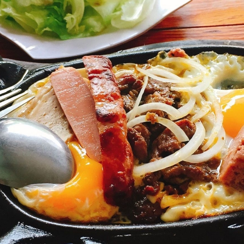 Grilled Beef and Eggs